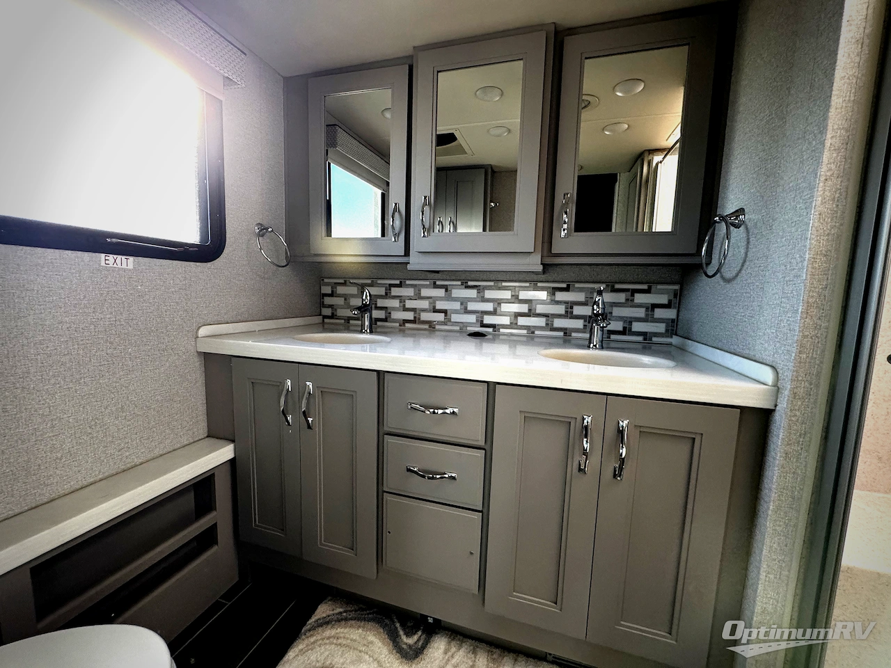 2023 Thor Venetian B42 Photo 24