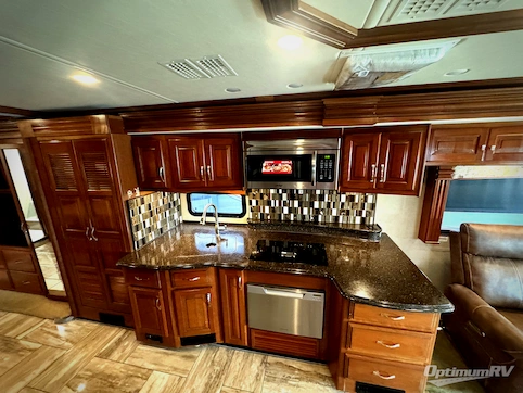 2017 Fleetwood Discovery 40E RV Photo 2