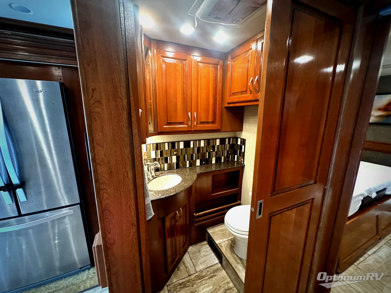 2017 Fleetwood Discovery 40E Photo 12