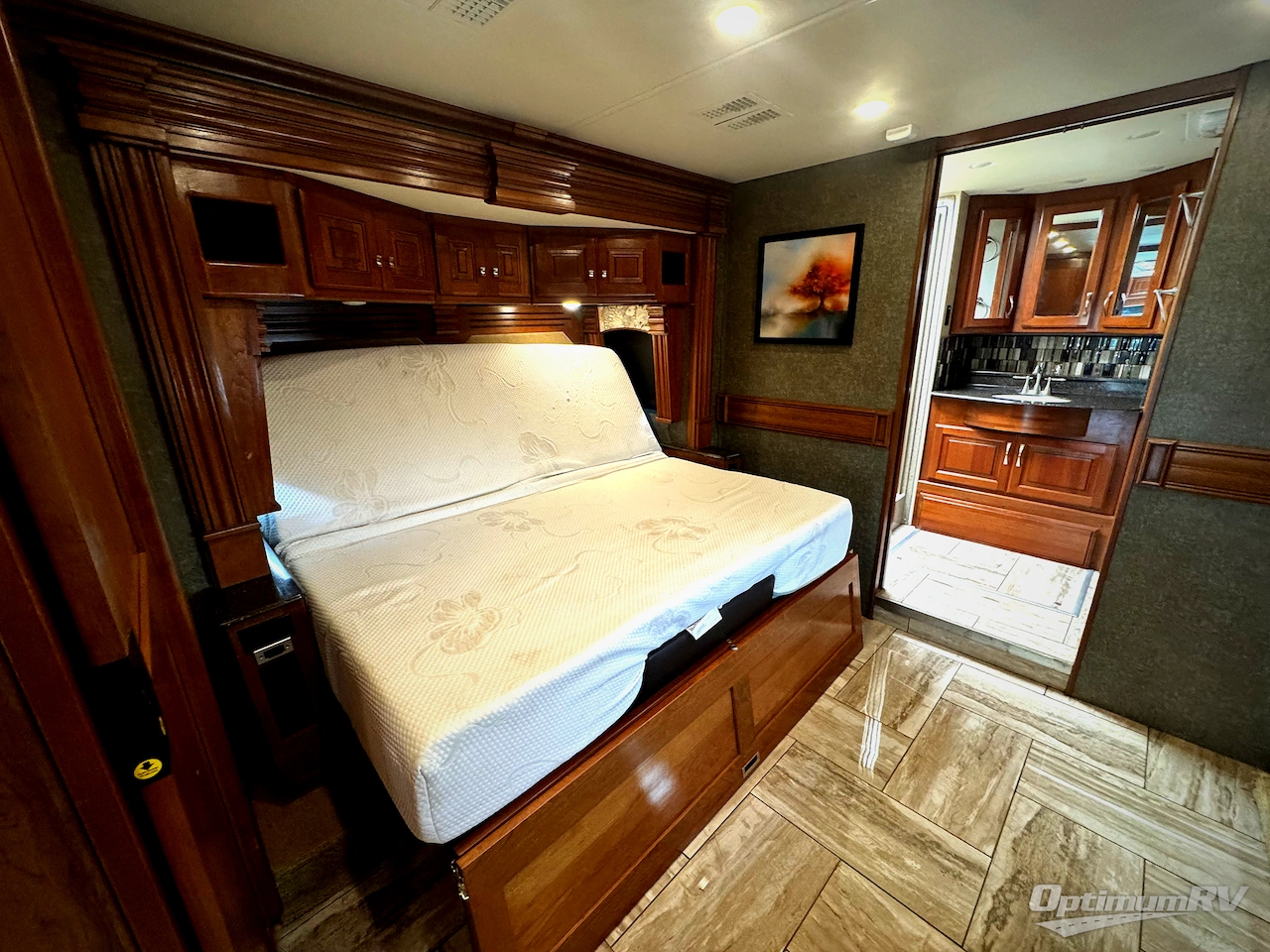 2017 Fleetwood Discovery 40E Photo 17