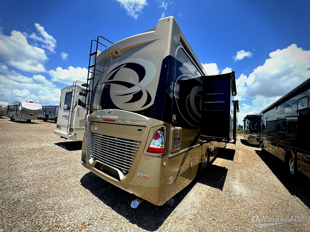 2017 Fleetwood Discovery 40E Photo 2