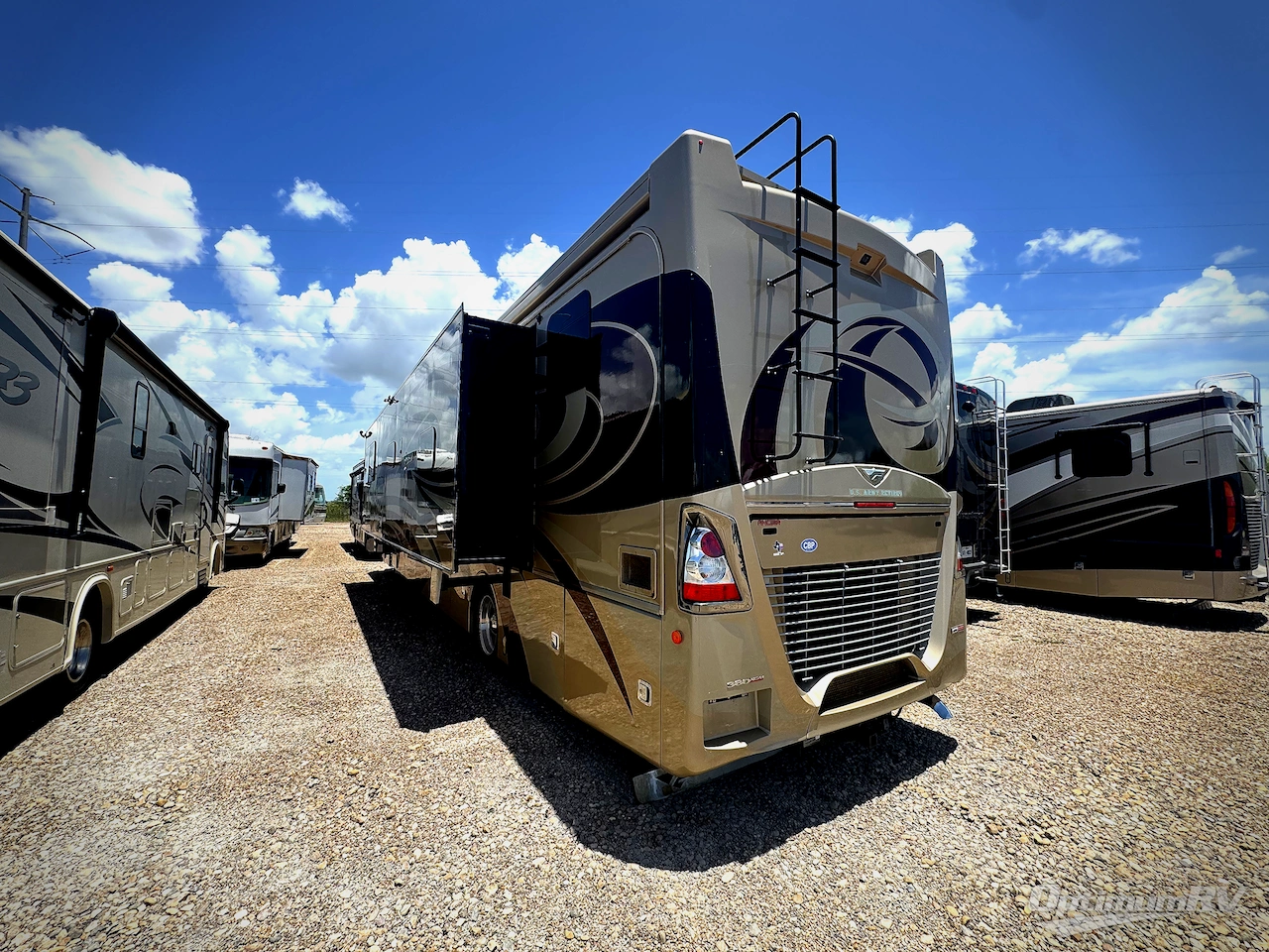 2017 Fleetwood Discovery 40E Photo 3