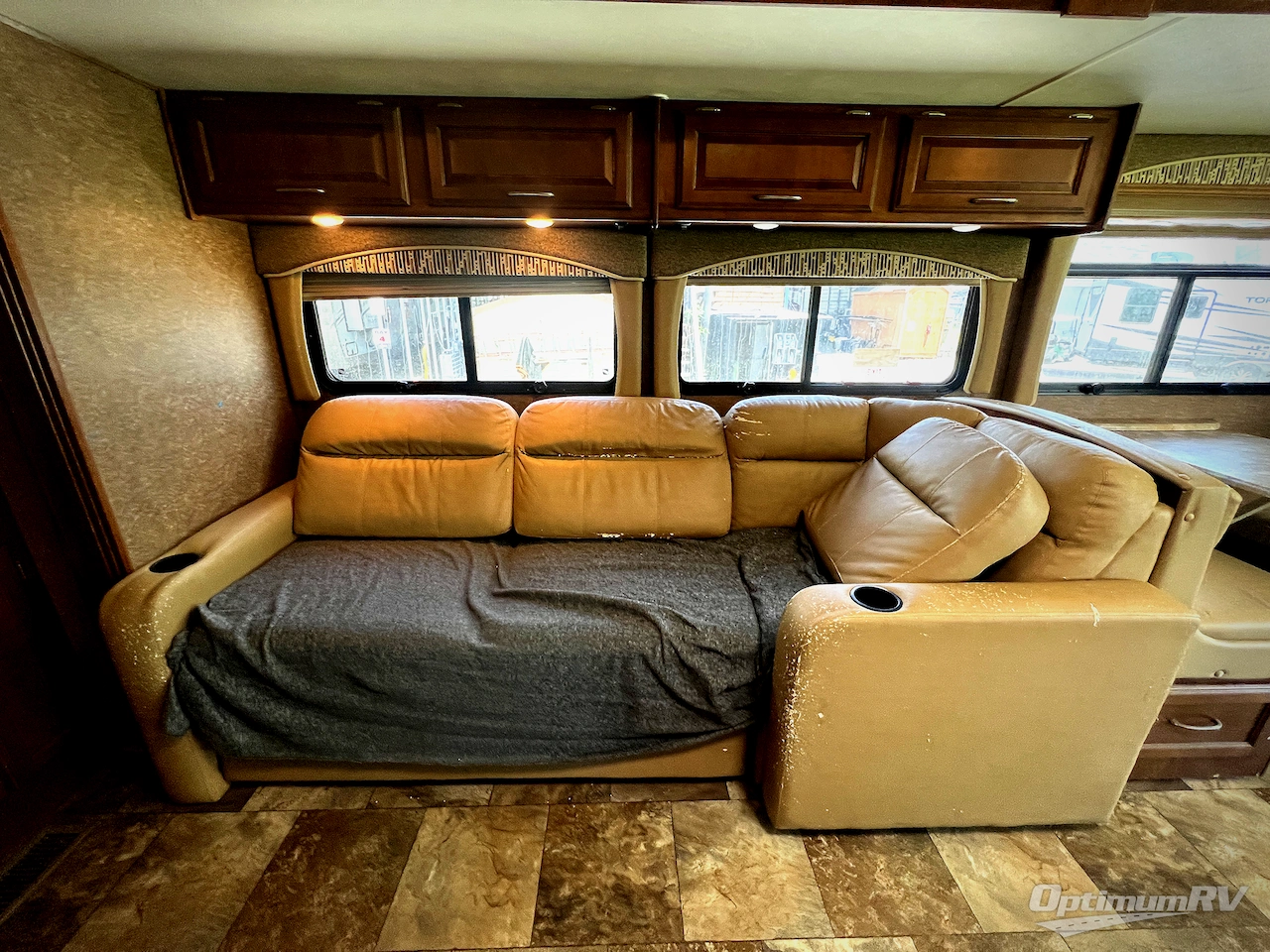 2015 Coachmen Mirada 35LS Photo 9