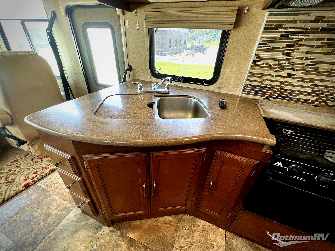 2015 Coachmen Mirada 35LS Photo 12