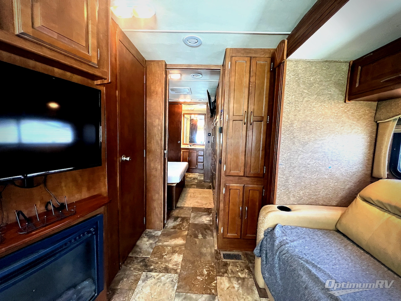 2015 Coachmen Mirada 35LS Photo 16
