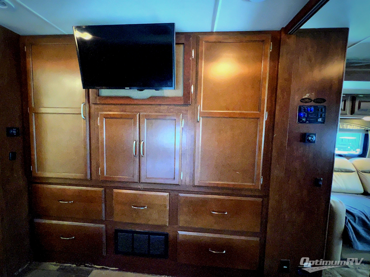 2015 Coachmen Mirada 35LS Photo 18