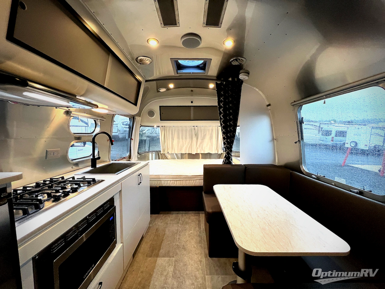 2022 Airstream Caravel 22FB Photo 2