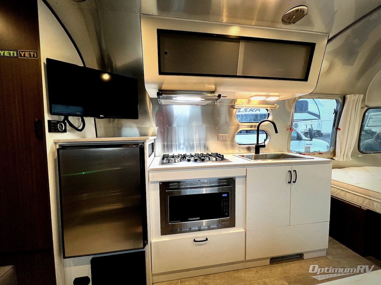 2022 Airstream Caravel 22FB Photo 8