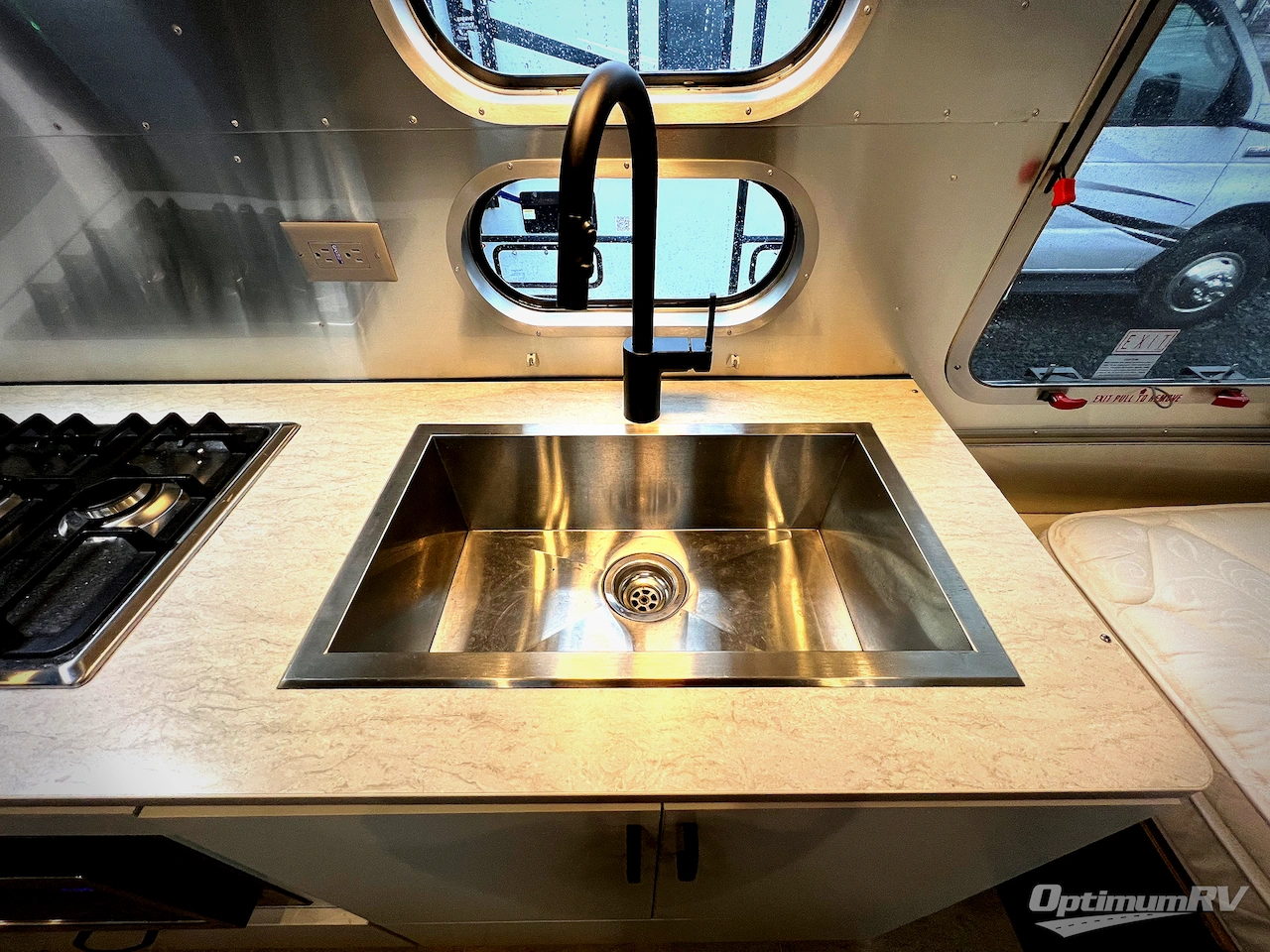 2022 Airstream Caravel 22FB Photo 10
