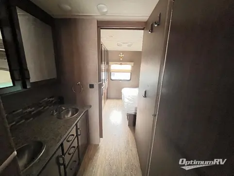 2017 Thor Hurricane 34P RV Photo 3