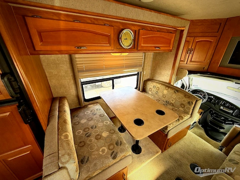 2007 Fleetwood Tioga 31M RV Photo 2