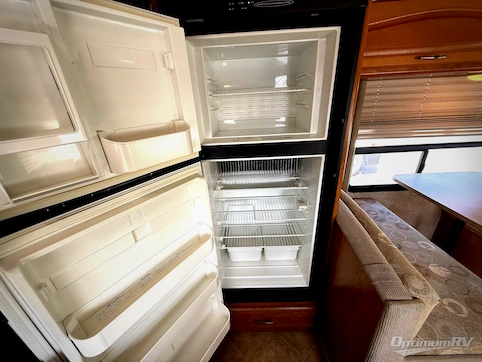 2007 Fleetwood Tioga 31M RV Photo 4