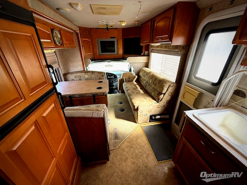 2007 Fleetwood Tioga 31M RV Photo 3
