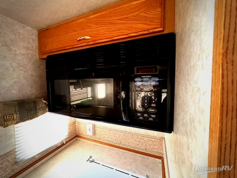 2001 NuWa HitchHiker 32RKTG RV Photo 3