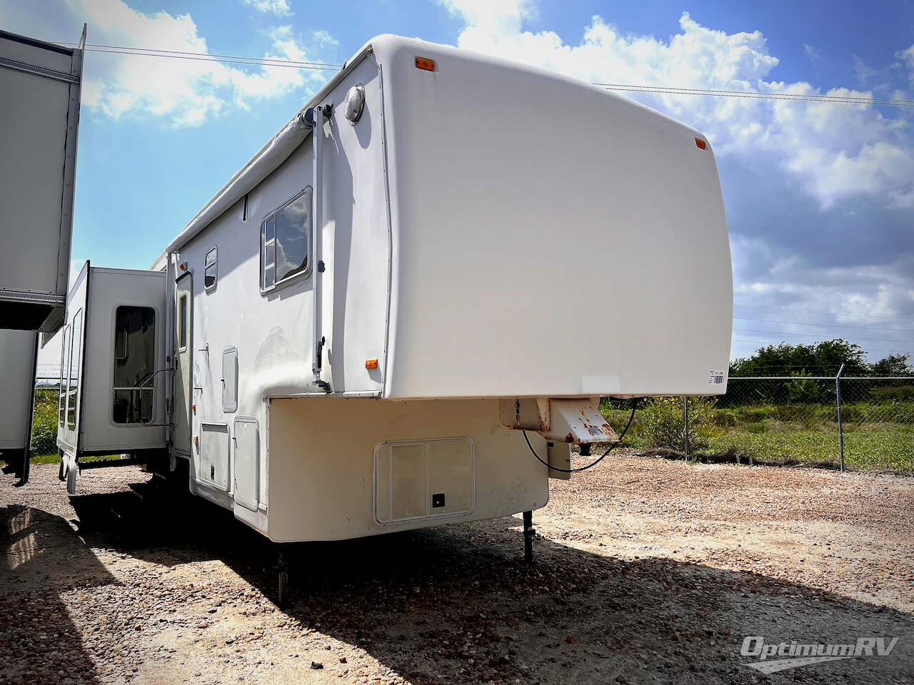 2001 NuWa HitchHiker 32RKTG Photo 1