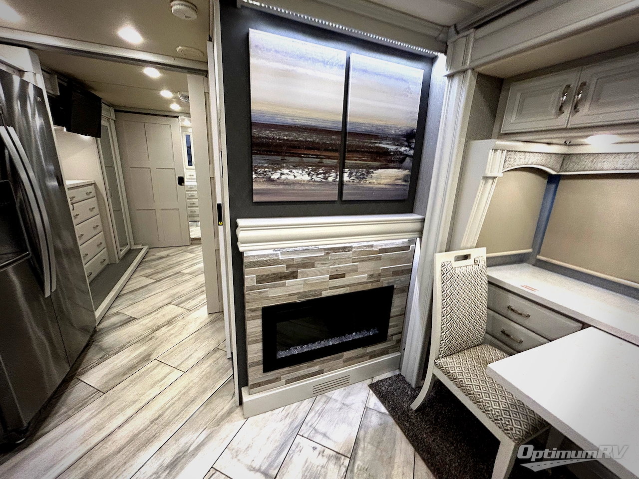 2021 Fleetwood Discovery 38W Photo 15