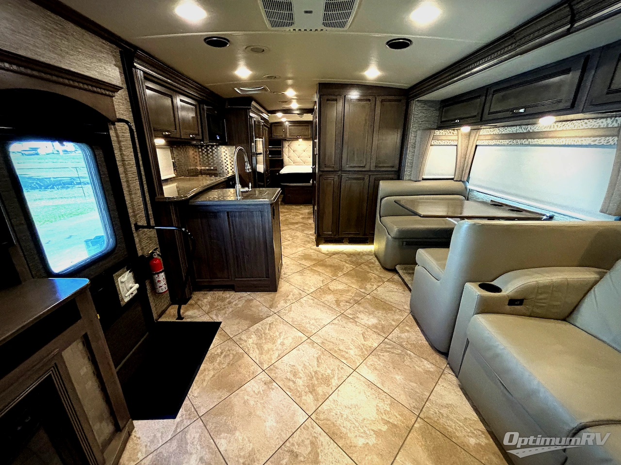 2019 Winnebago Forza 34T Photo 4