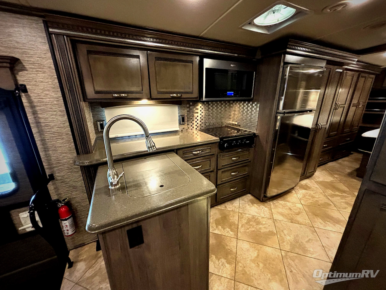 2019 Winnebago Forza 34T Photo 6