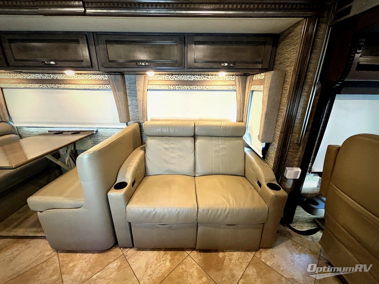 2019 Winnebago Forza 34T Photo 11