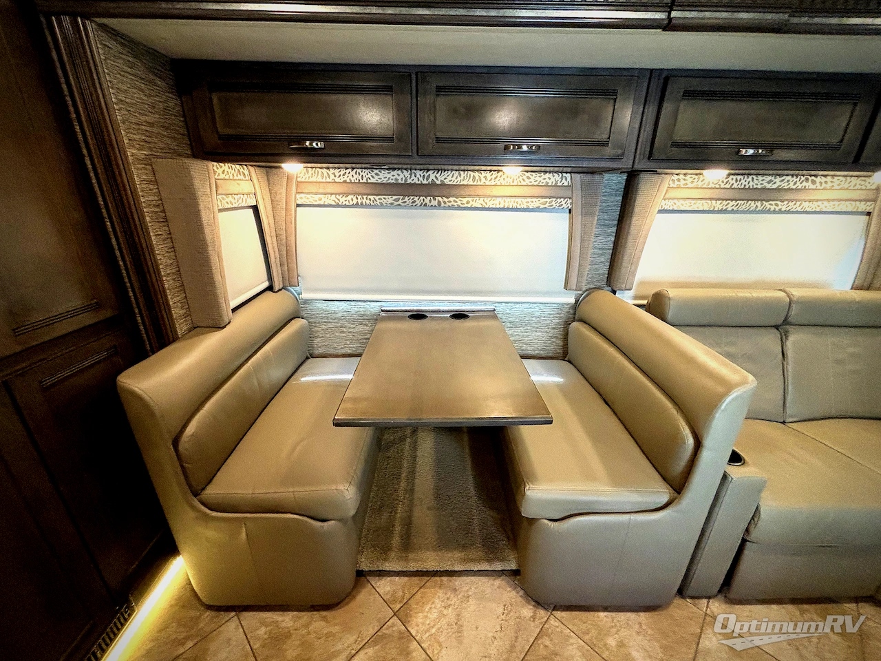 2019 Winnebago Forza 34T Photo 12