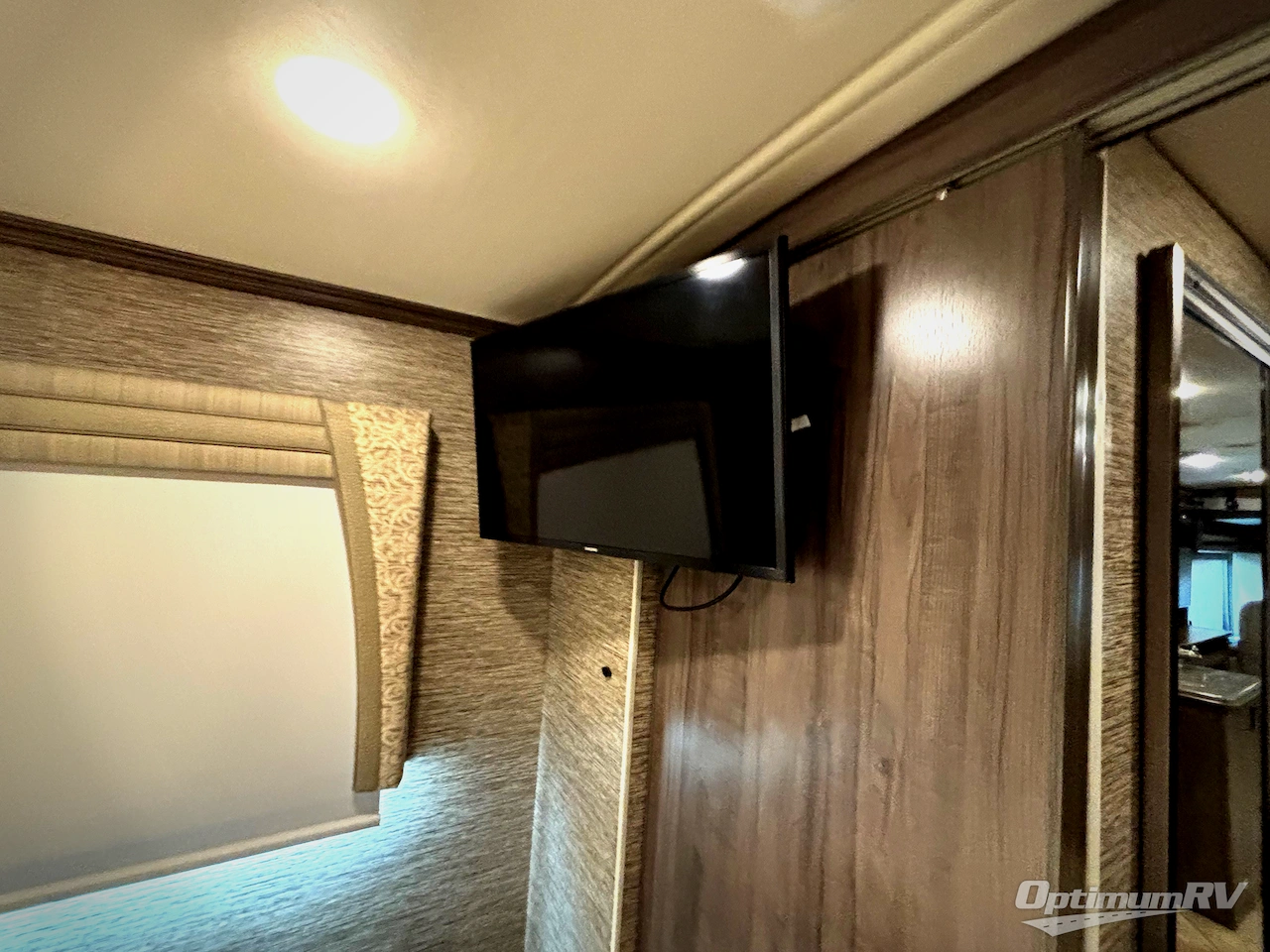 2019 Winnebago Forza 34T Photo 21