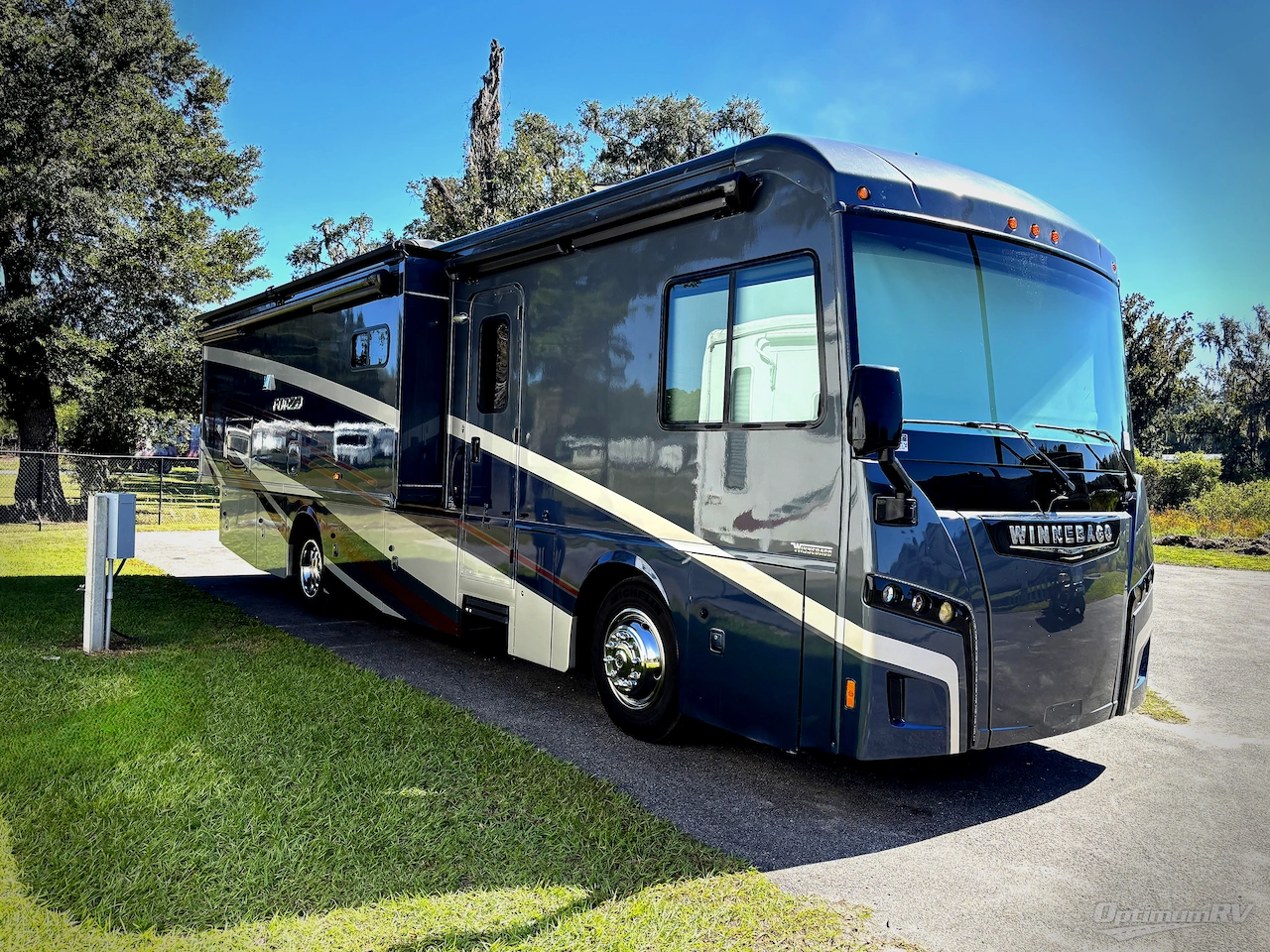 2019 Winnebago Forza 34T Photo 1