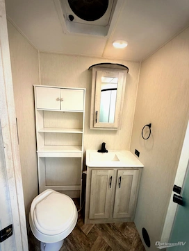 2024 Forest River Wildcat ONE 267MEX RV Photo 4