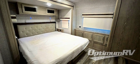 2022 Forest River Rockwood Signature Ultra Lite 8337RL RV Photo 3