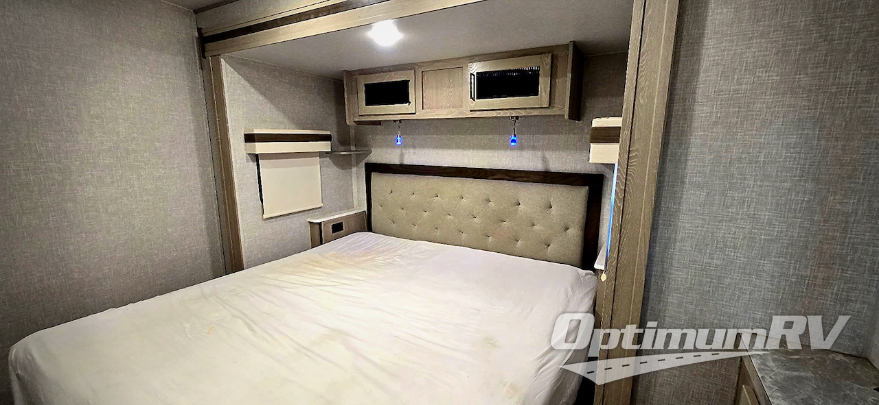 2022 Forest River Rockwood Signature Ultra Lite 8337RL Photo 4