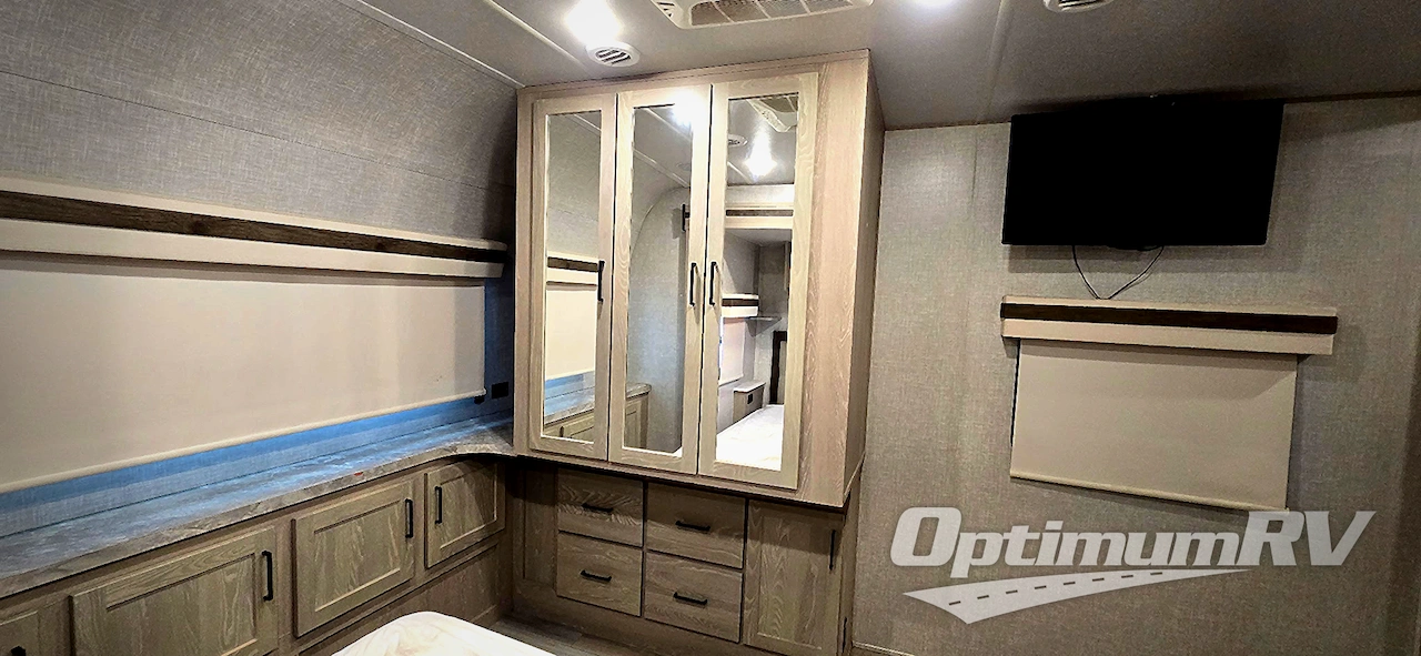 2022 Forest River Rockwood Signature Ultra Lite 8337RL Photo 6