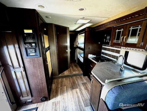 2017 Four Winds Four Winds 31E RV Photo 3