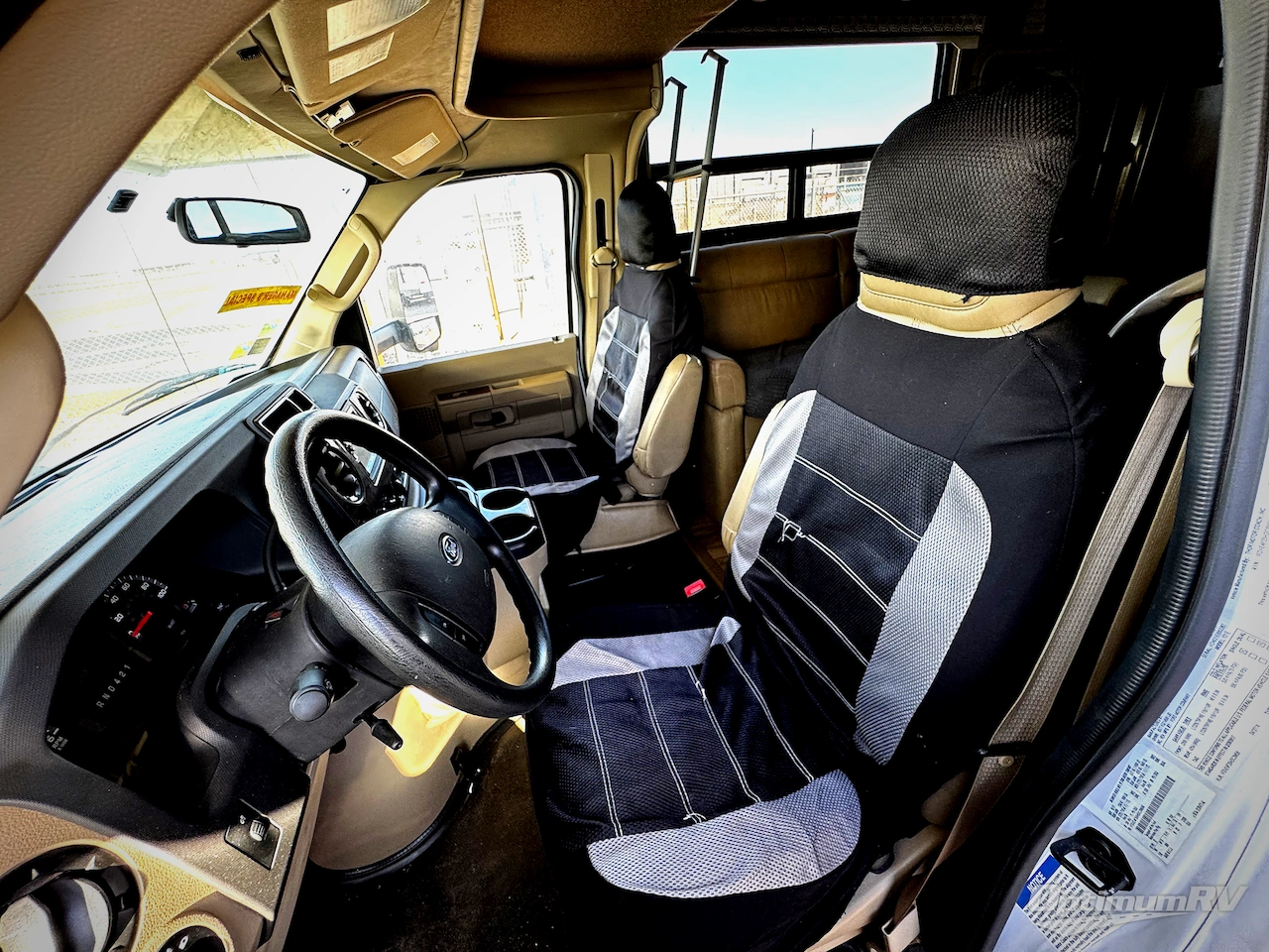 2017 Ford E-450 photo 2