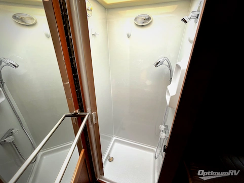 2015 Leisure Travel Unity U24TB RV Photo 4