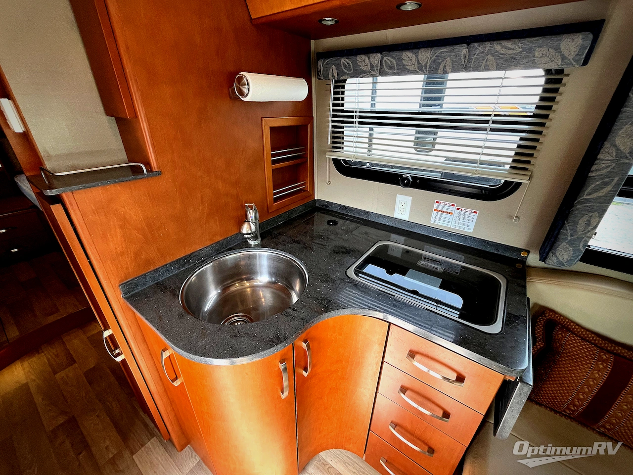 2015 Leisure Travel Unity U24TB Photo 10