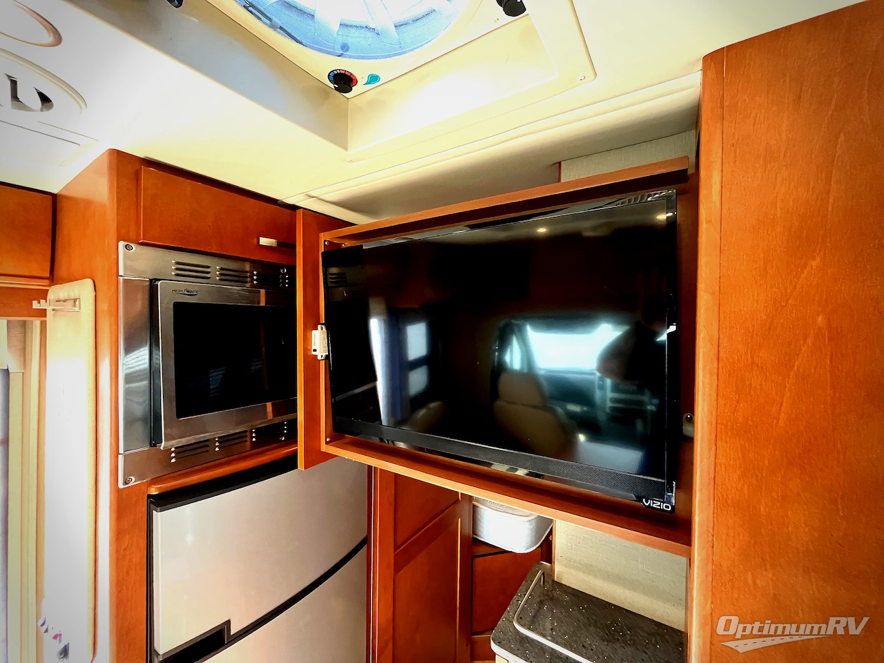 2015 Leisure Travel Unity U24TB Photo 13