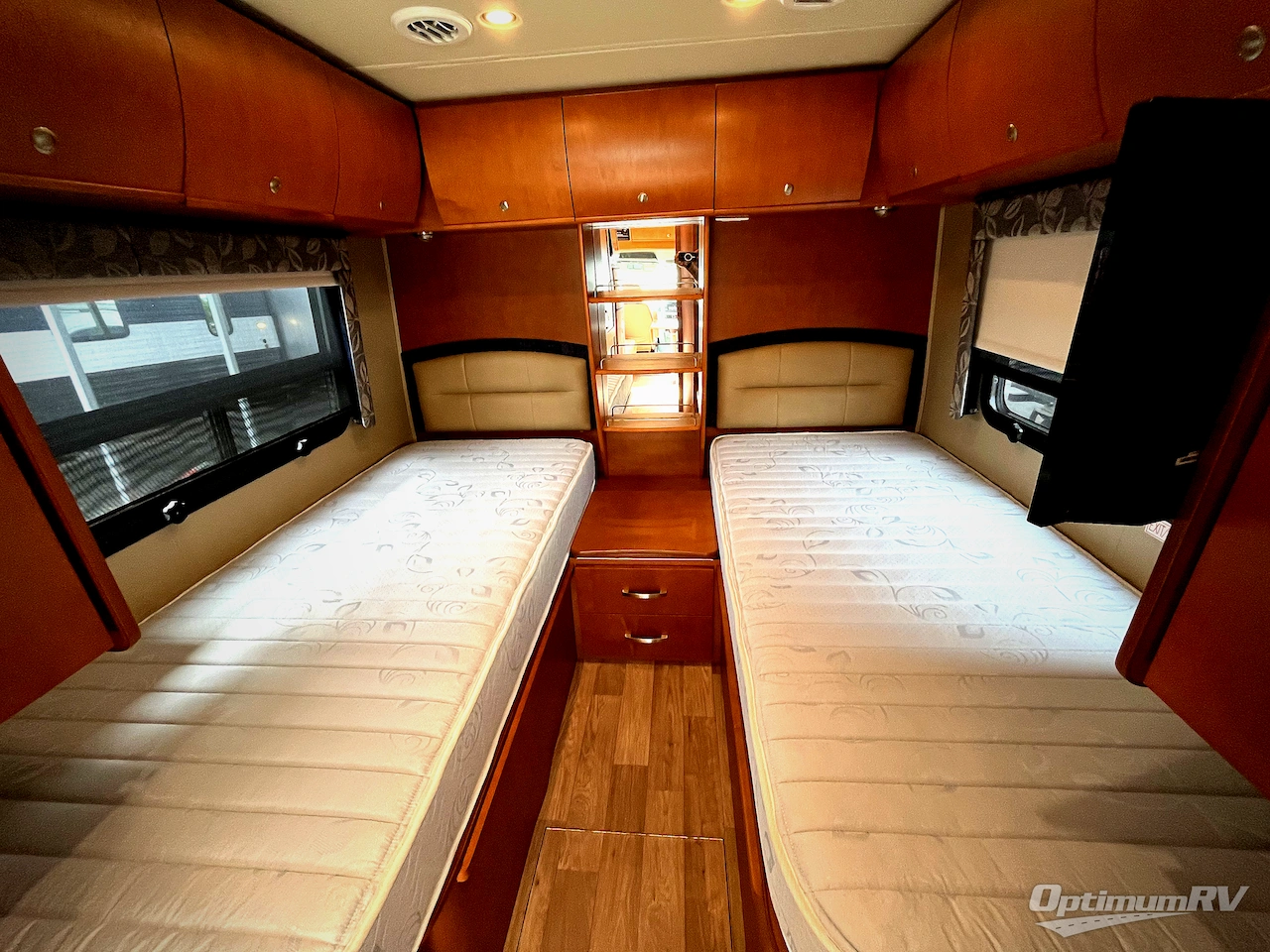 2015 Leisure Travel Unity U24TB Photo 18