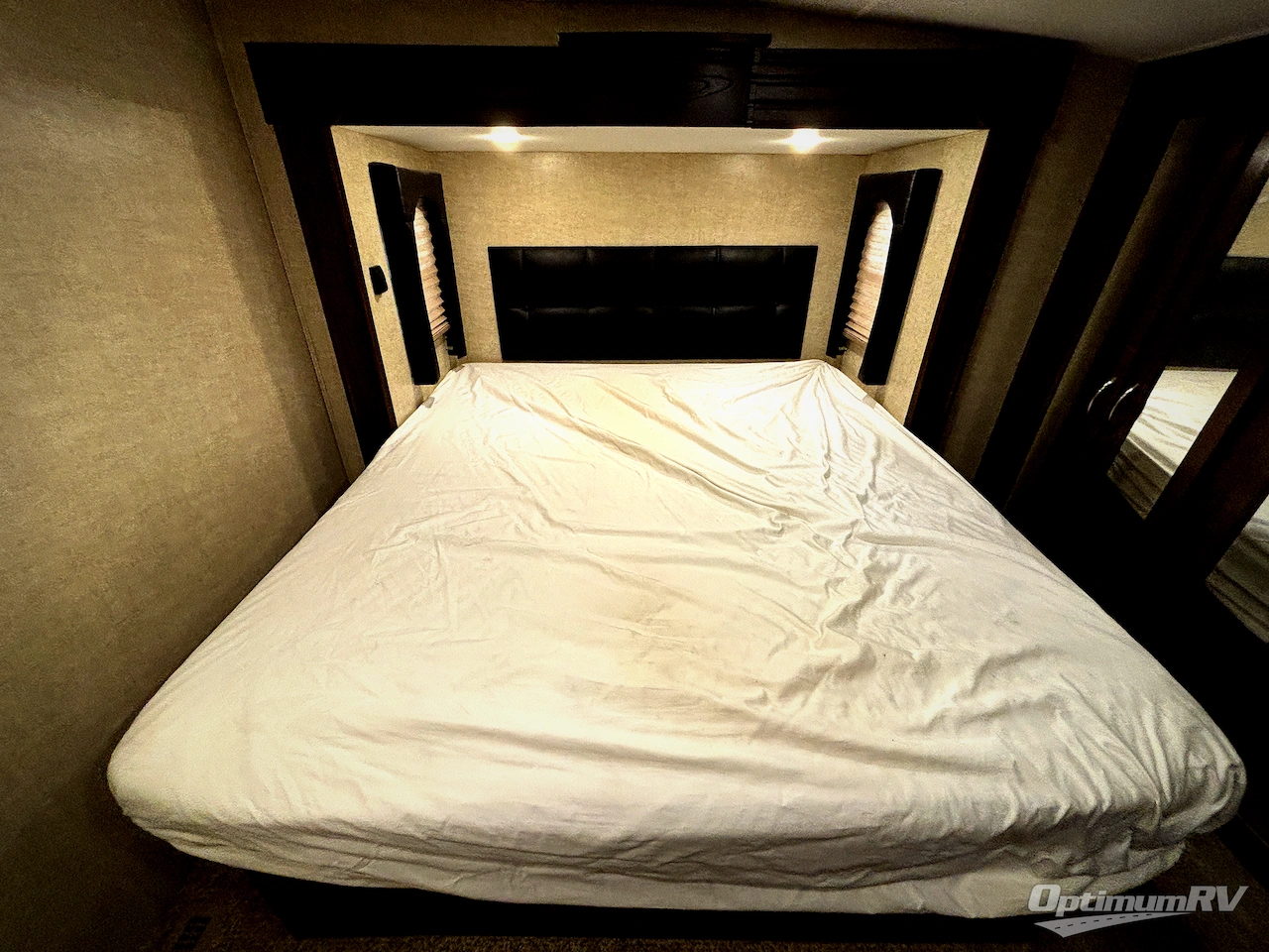 2015 Heartland Cyclone 4200 Photo 9