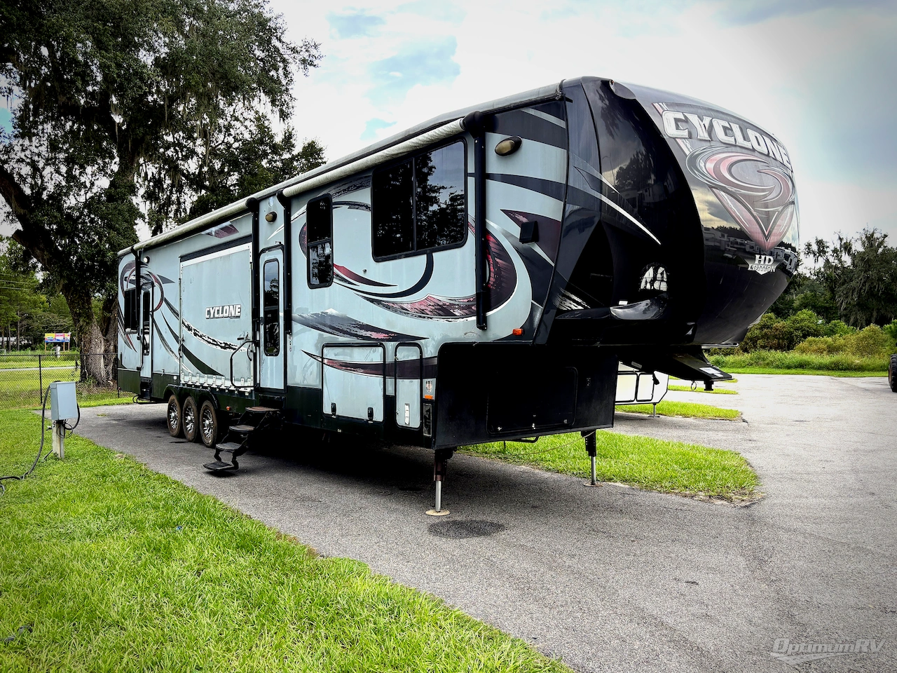 2015 Heartland Cyclone 4200 Photo 1