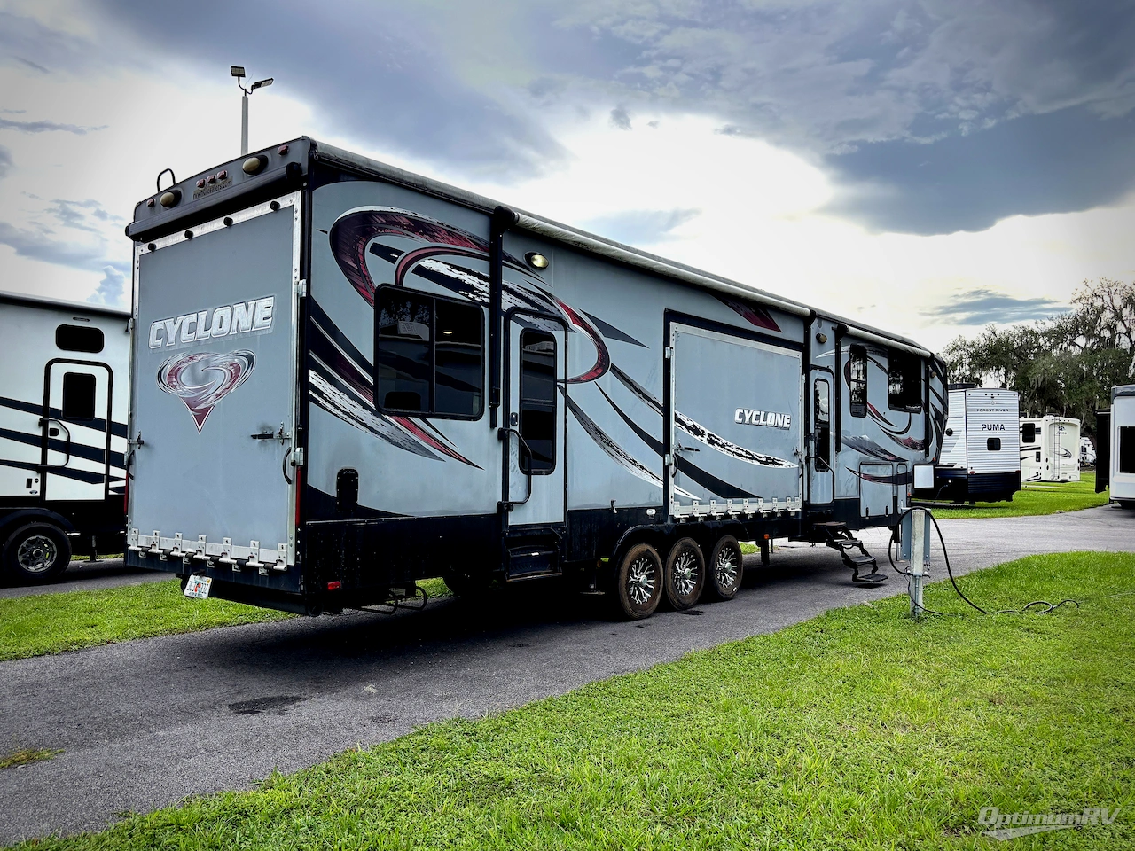 2015 Heartland Cyclone 4200 Photo 2