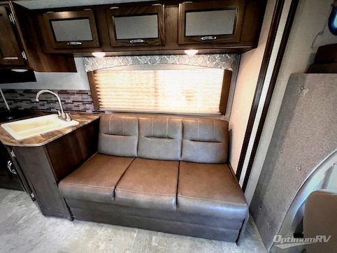 2020 Coachmen Freelander 32DS Ford 450 RV Photo 2
