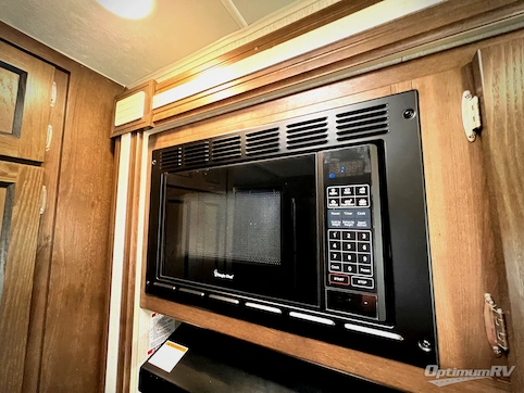 2020 Coachmen Freelander 32DS Ford 450 RV Photo 3