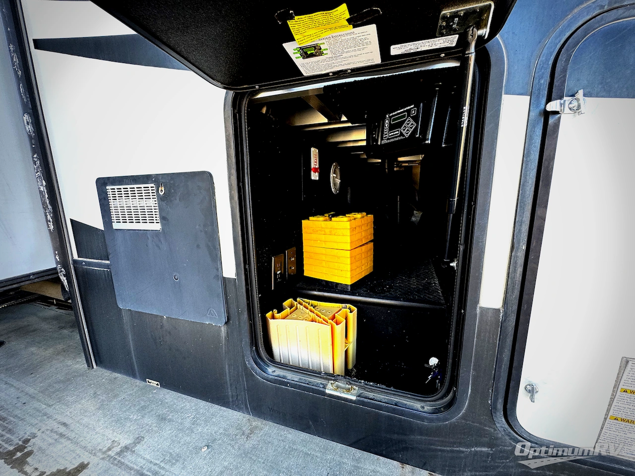 2018 Heartland Cyclone 3611JS Photo 3