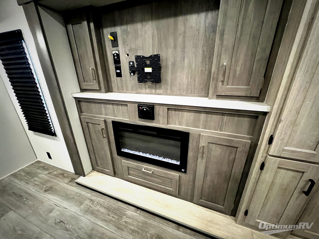 2024 Coachmen Catalina Destination Series 39RLTS Photo 7