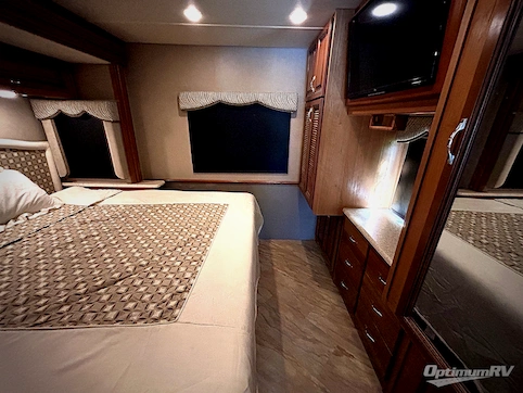 2016 Holiday Rambler Vacationer 33CT RV Photo 4