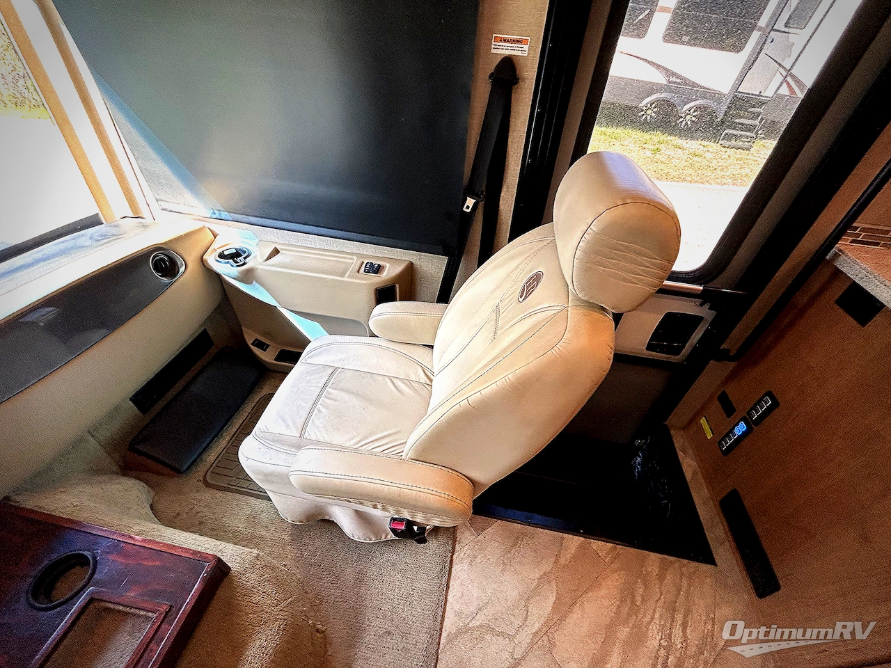 2016 Holiday Rambler Vacationer 33CT Photo 5