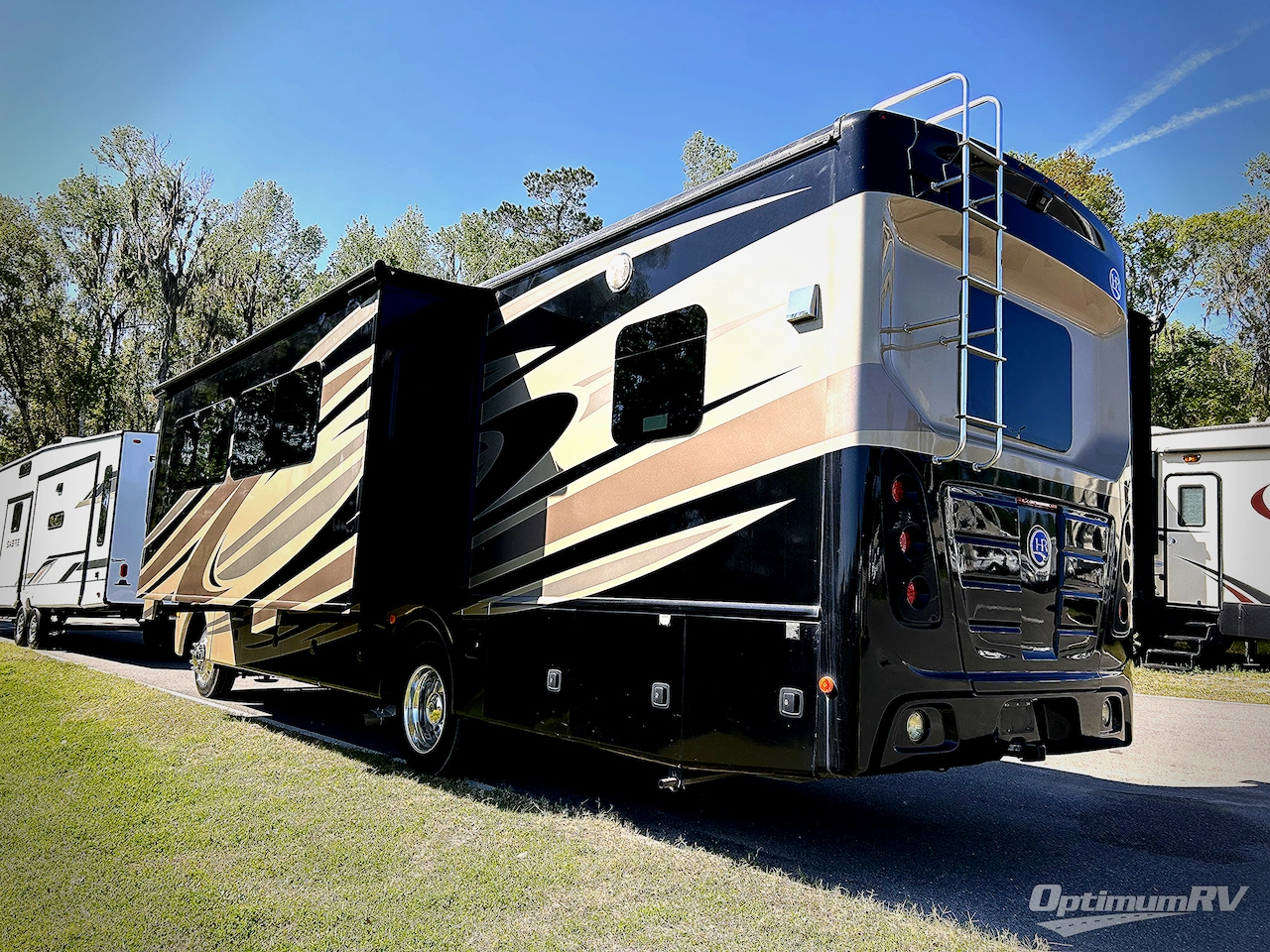 2016 Holiday Rambler Vacationer 33CT Photo 3