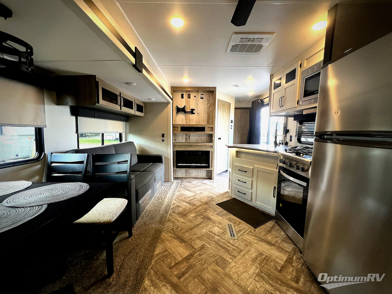 2023 Palomino Puma Destination 39PQB Photo 5