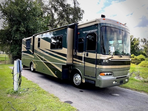 Used 2005 Fleetwood Providence 39S Featured Photo