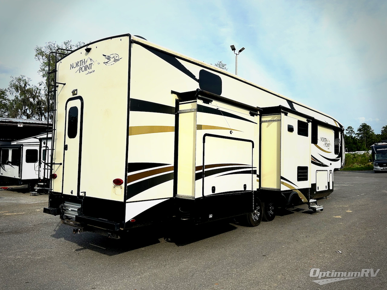2017 Jayco North Point 379DBFS Photo 2