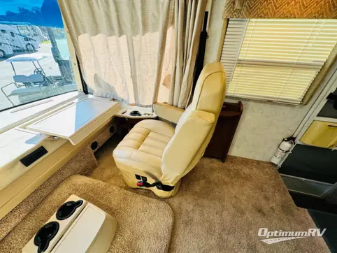 2005 Itasca Sunrise 33V RV Photo 2